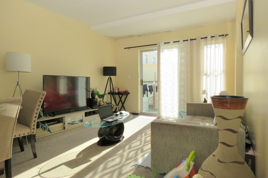 To Let 2 Bedroom Property for Rent in Parklands Western Cape